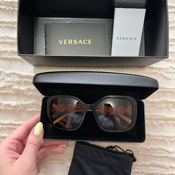 Versace sunglasses - Picture 2 of 7